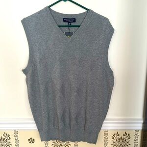 NWT Roundtree & Yorke Mens Medium Light Gray Argyle Sweater Vest V-Neck Pullover